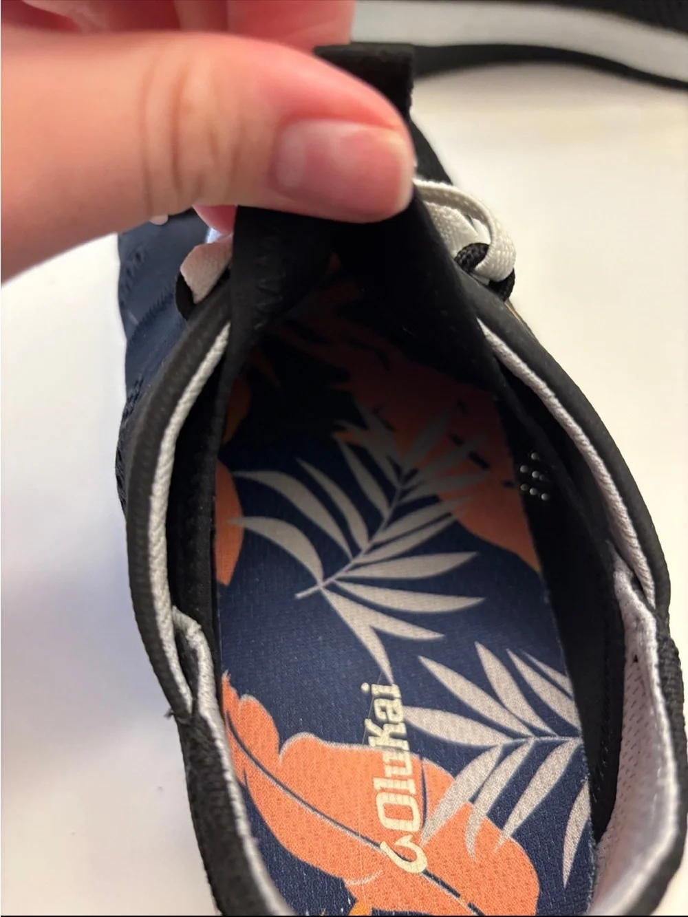 OluKai Huia Sneaker (Women) size 9.5